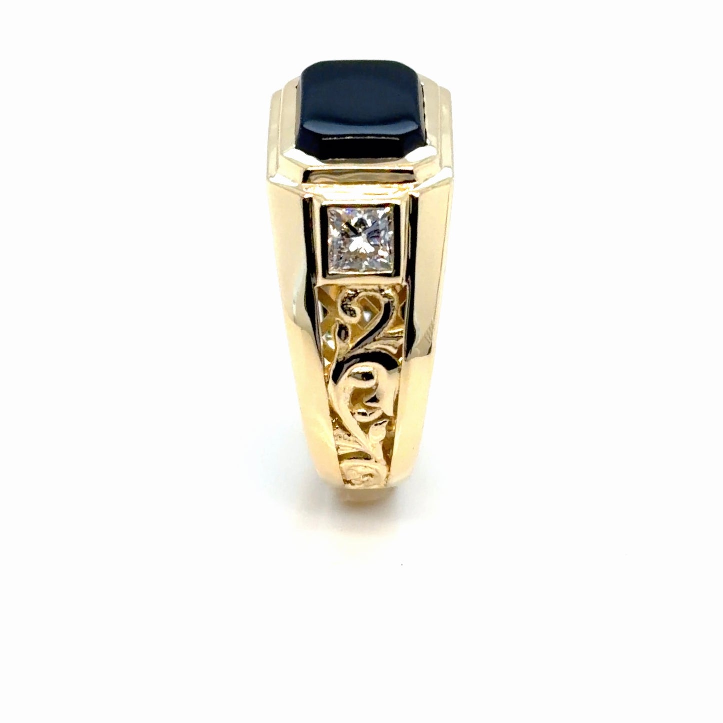 Top view of the printed model for a men's 18K yellow gold onyx and princess-cut diamond ring, Farsi Jewelers