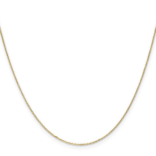 Close view of the diamond-cut cable links in 14K yellow gold
