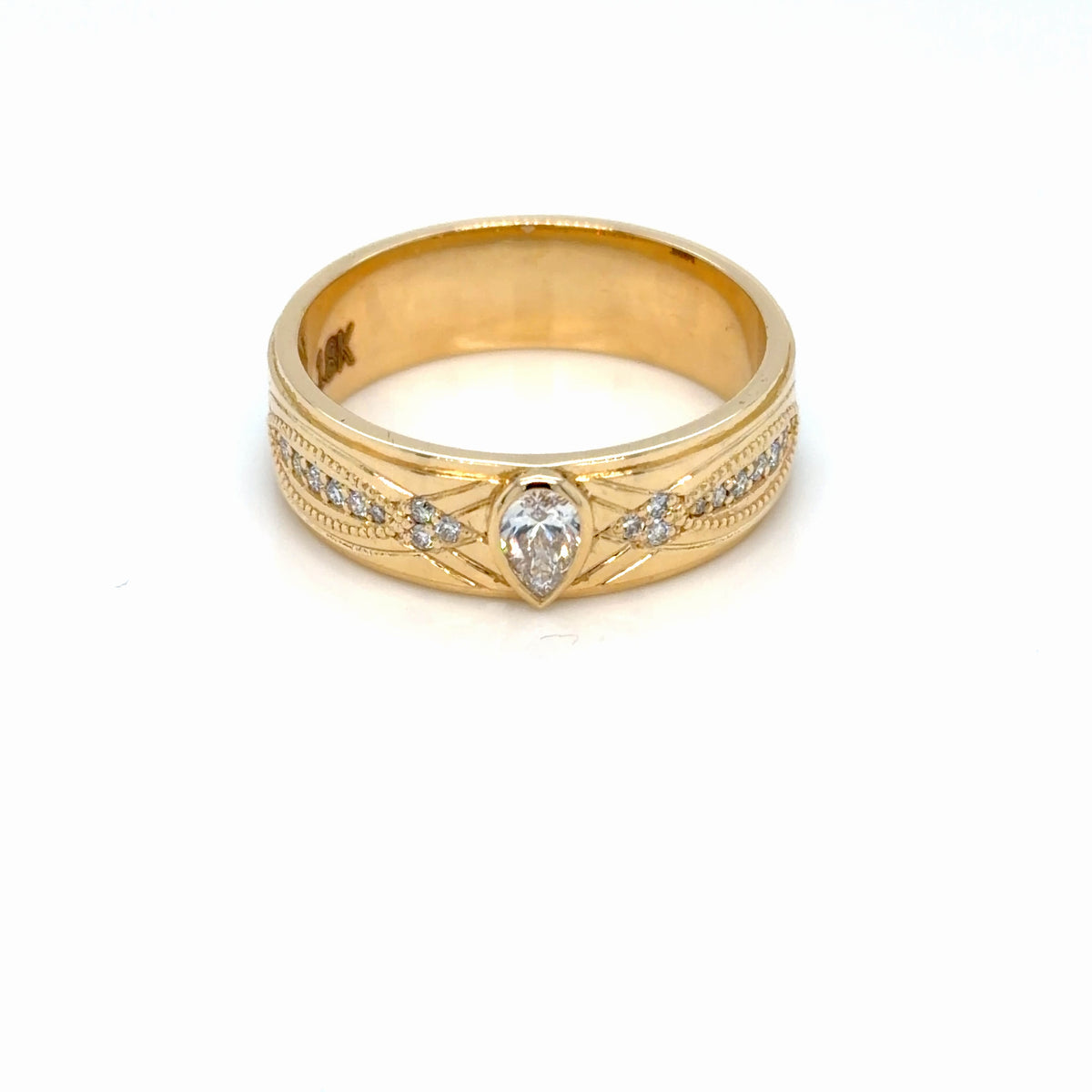 18K yellow gold 7 mm men's wedding band with a bezel-set pear-cut lab-grown diamond, beaded milgrain edges and an engraved crossover lattice set with lab-grown diamonds, front view