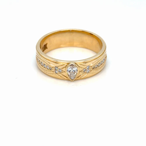 Load image 1 in gallery view. 18K yellow gold 7 mm men's wedding band with a bezel-set pear-cut lab-grown diamond, beaded milgrain edges and an engraved crossover lattice set with lab-grown diamonds, front view