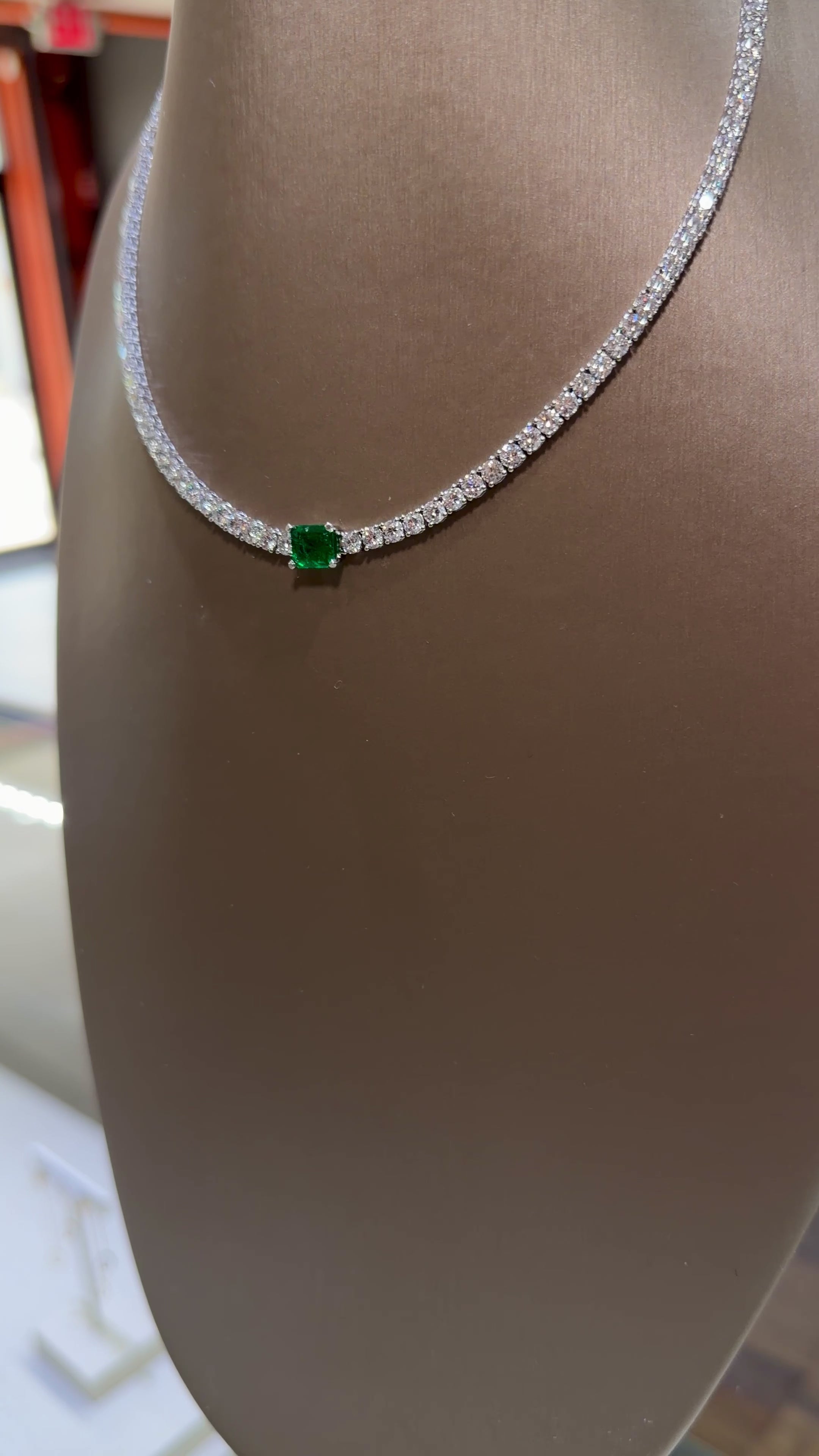 14k white gold diamond tennis necklace with green emerald center stone. farsi jewelers sandy springs